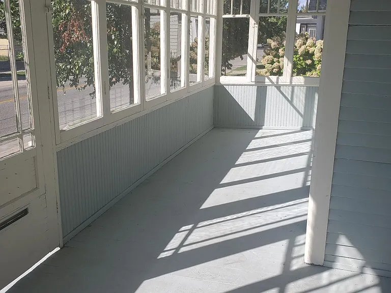 383 Maple Ave — Photo 2