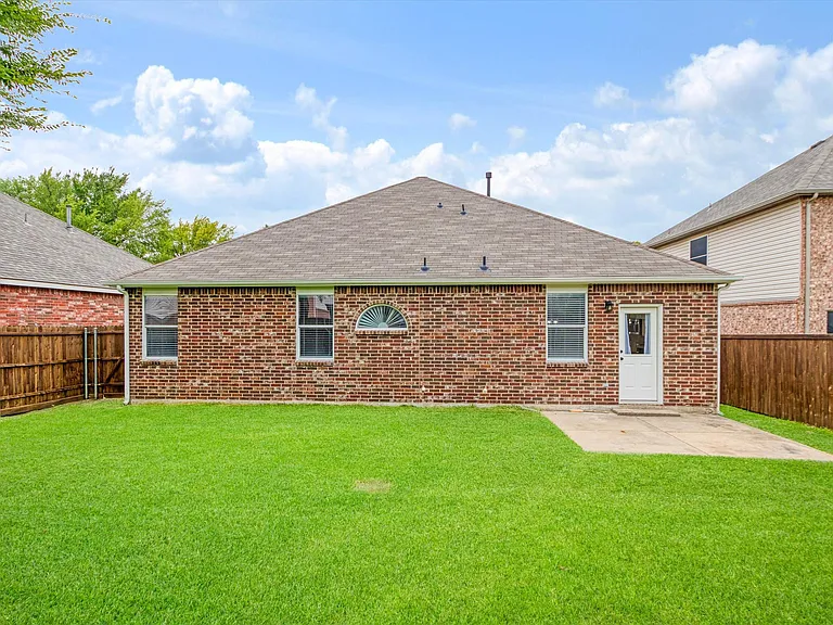 2405 Itasca Dr — Photo 24