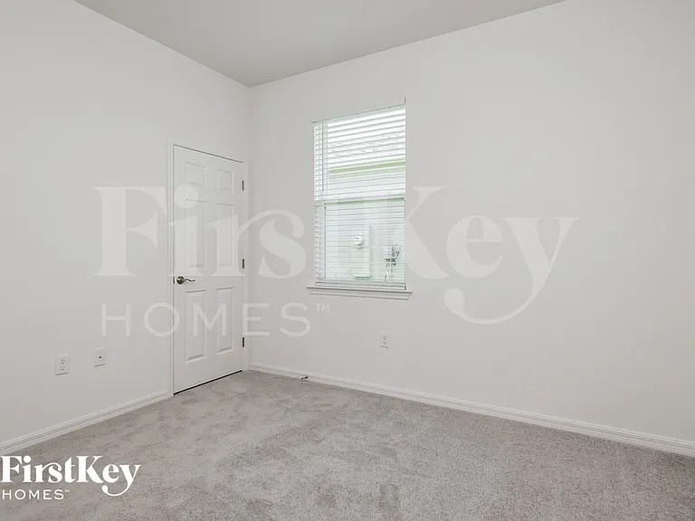 1618 Isleta Loop — Photo 12