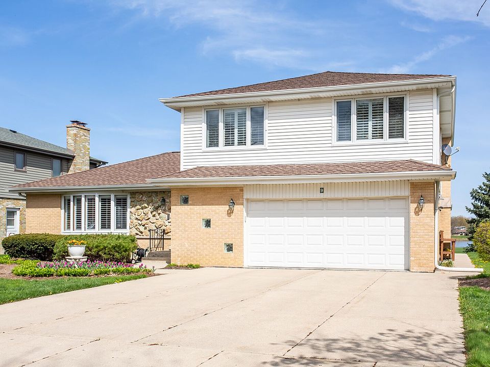 1st image of 9 Grand Central Ln