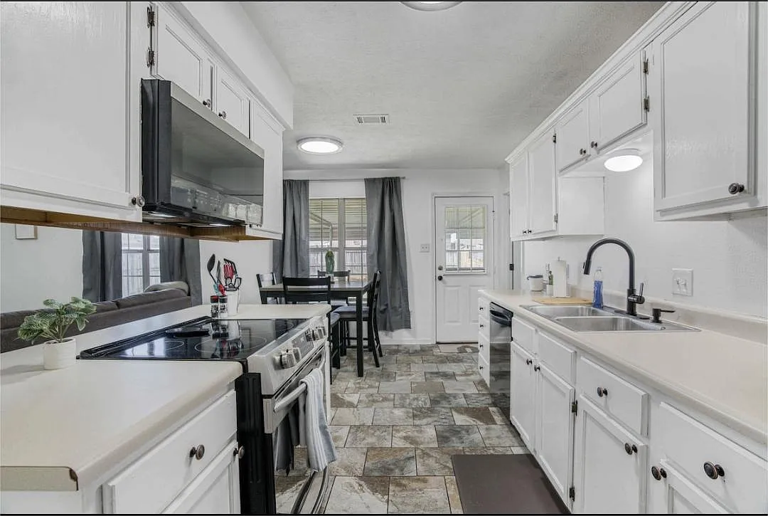 3 bed, 1268 sqft, $3,100 — Photo 4