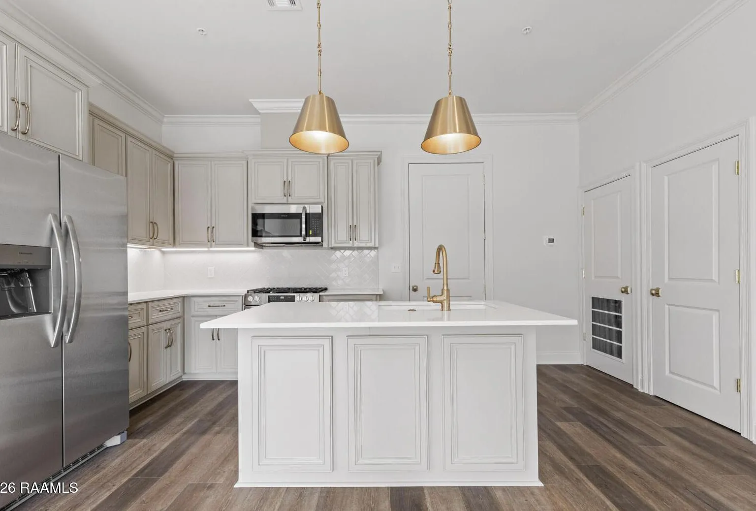 2 bed, 695 sqft, $1,550 — Photo 2