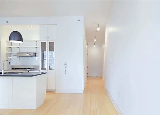 Rented by New York Casas Ltd. | media 16