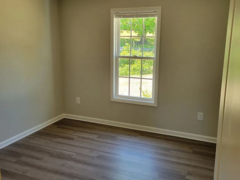 215 Eckerd St — Photo 6