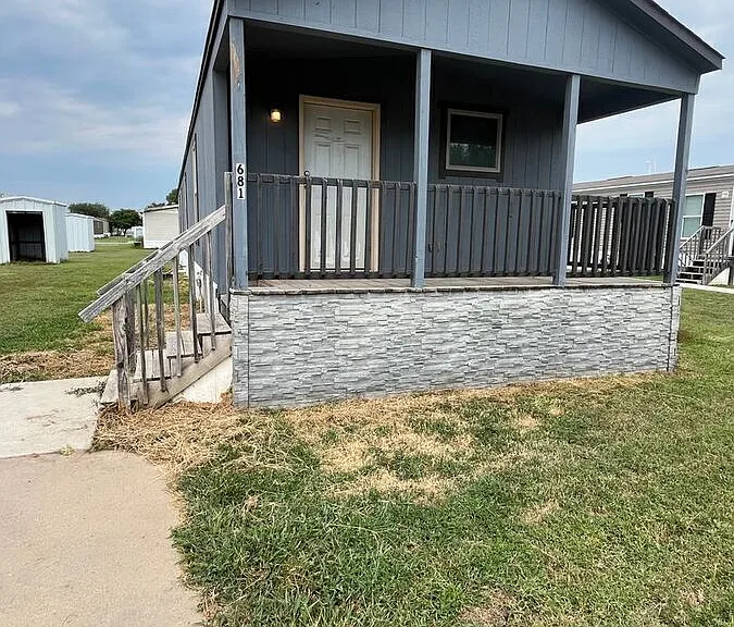 681 W Mills Dr — Photo 1
