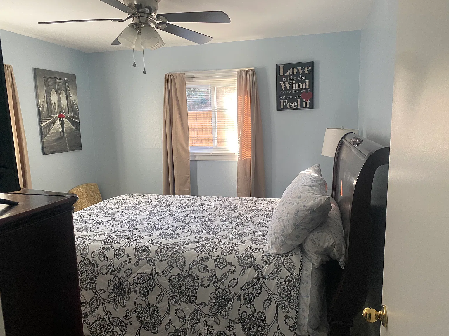 810 Clarendon St — Photo 4