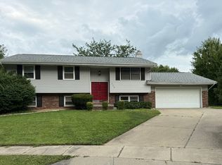 126 Ginger Creek Ct, Bloomington, IL 61704