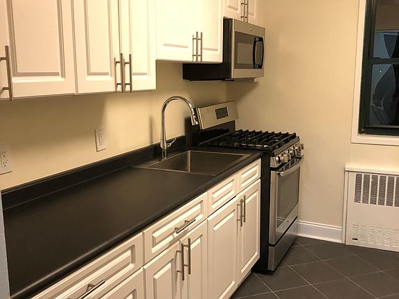 3rd image of 201 Beacon Hill Dr