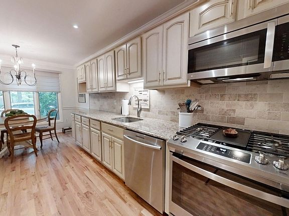 5th image of 25 Stonegate Dr