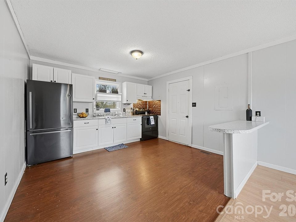 1st image of 1107 N Davis Ave