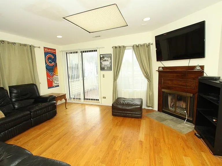 2643 N Southport Ave #E — Photo 1