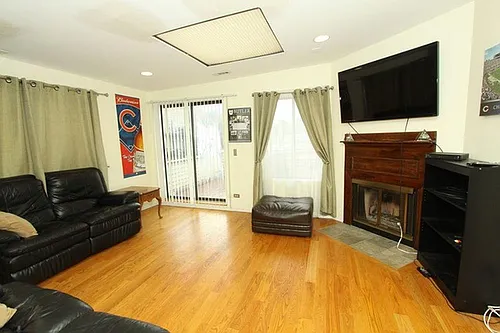 2643 N Southport Ave #E Photo 1