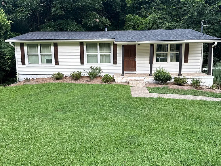 114 Robinhood Dr — Photo 1