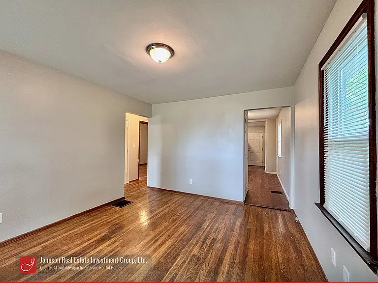 1316 Genessee Ave — Photo 4