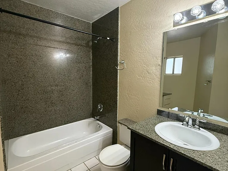 1302 E Maryland Ave #5 — Photo 14