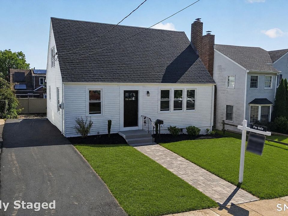1st image of 141 Laurel Street