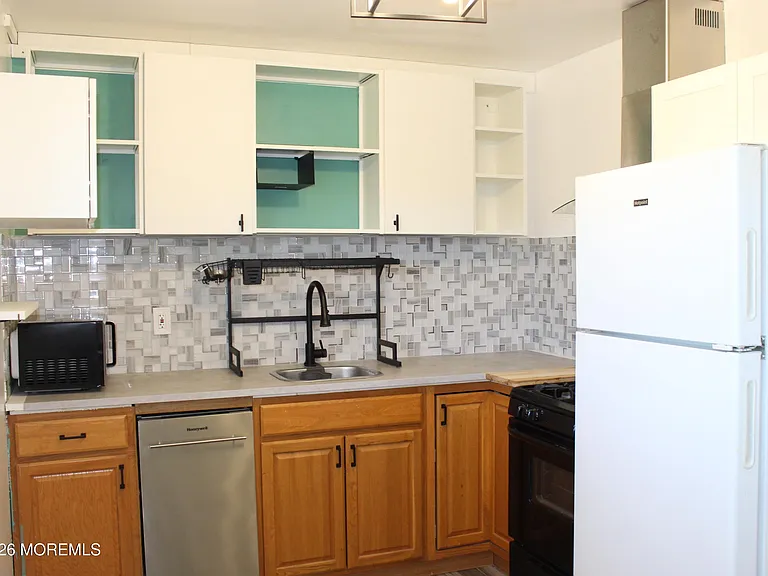 165 Wyckoff Rd #B — Photo 2