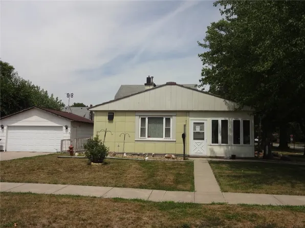 701 Court Ave, Marengo, IA 52301