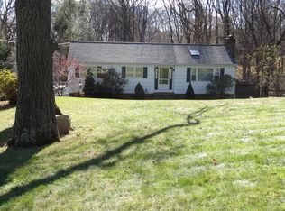 23 Greenfield Dr, Shelton, CT 06484