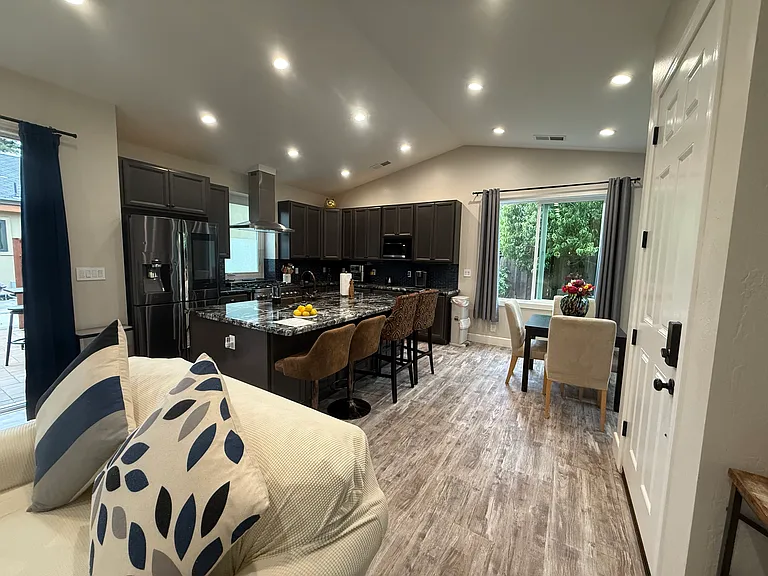 1598 Valota Rd — Photo 37