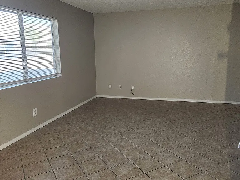 Desert Sun Apartments — Photo 37