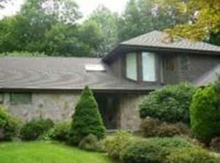 62 Pheasant Chase, West Hartford, CT 06117
