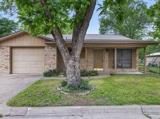 555 E Houston St, Giddings, TX 78942
