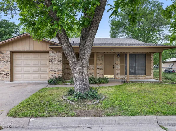 555 E Houston St, Giddings, TX 78942