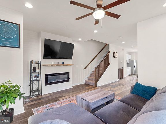 4th image of 1553 Holland Park Ln