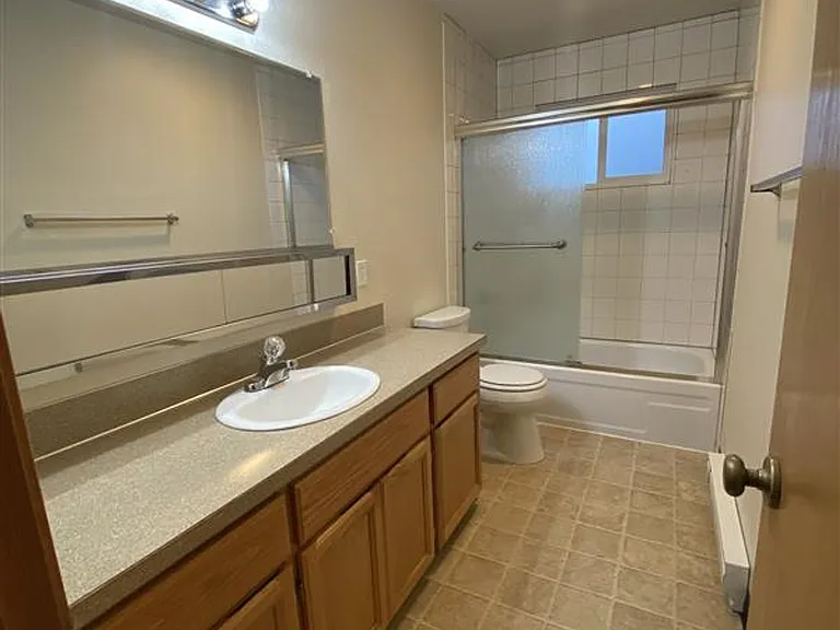 Laura Lane Apartments — Photo 9