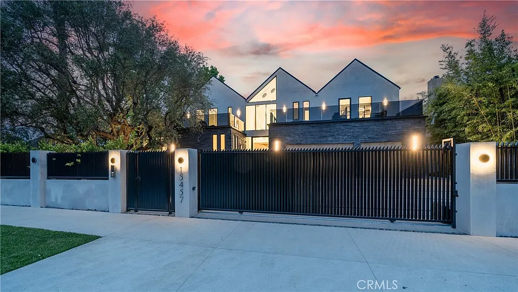 6 bed, 6.5 bath, 7800 sqft, $49,500 — Photo 2