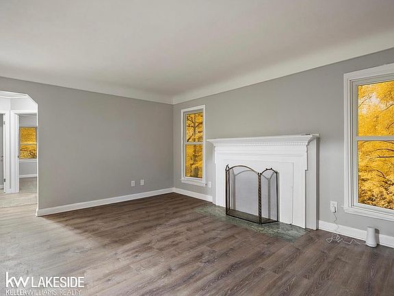 4th image of 11380 Roxbury St