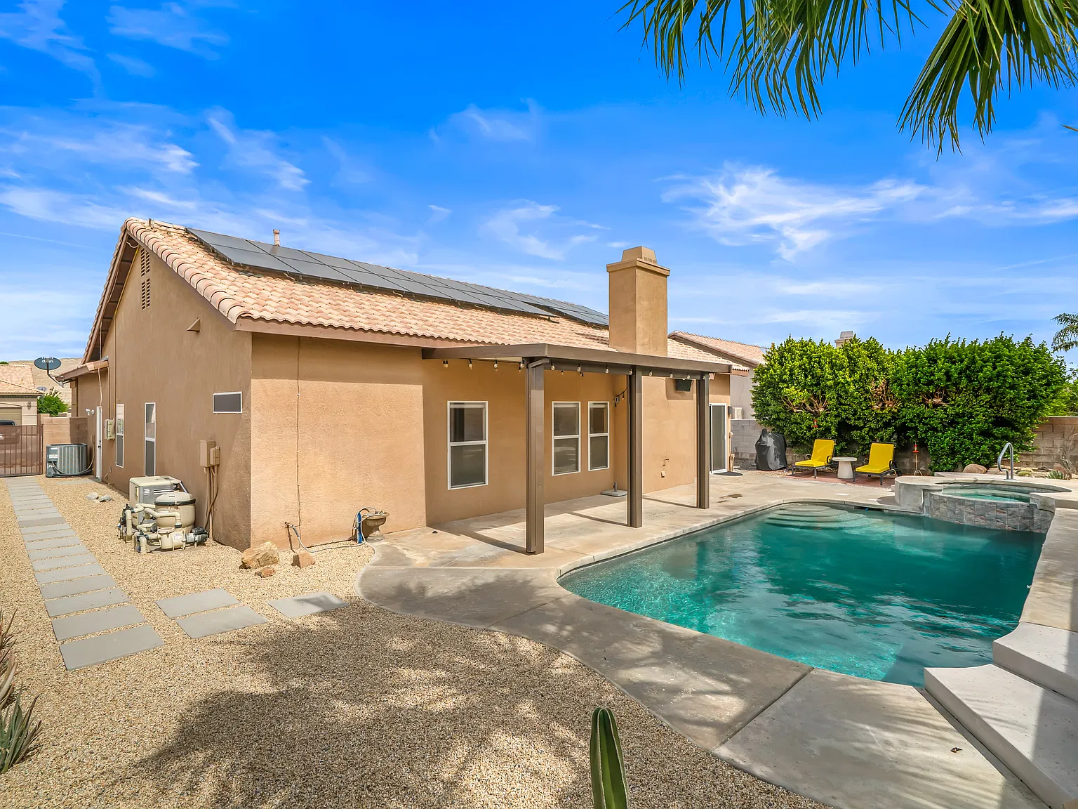 3 bed, 1559 sqft, $3,700 — Photo 1
