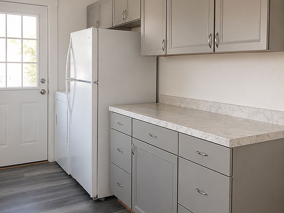 3rd image of 807 Wolfe St #B