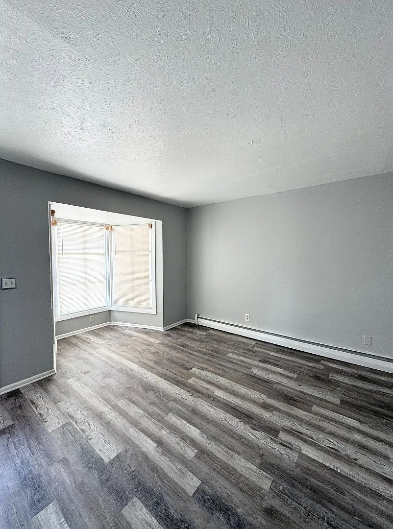 Cozy 1-Bed Near Everything 4836 Douglas Rd, Toledo | $695/Mo $99 Move-In Special! — Photo 1