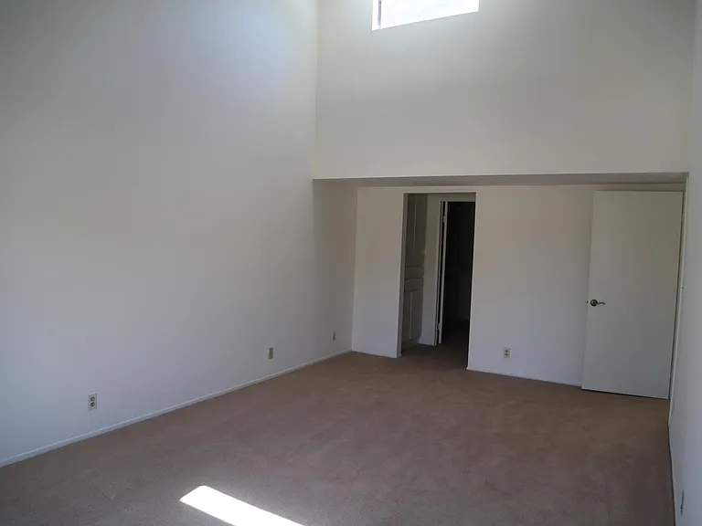 6738 Encino Ave #4 — Photo 14