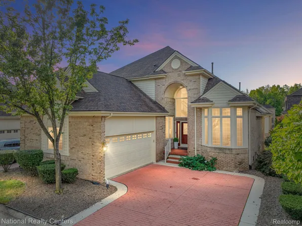 38139 N Vista Dr, Livonia, MI 48152