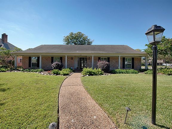 2nd image of 18502 Vinland Dr