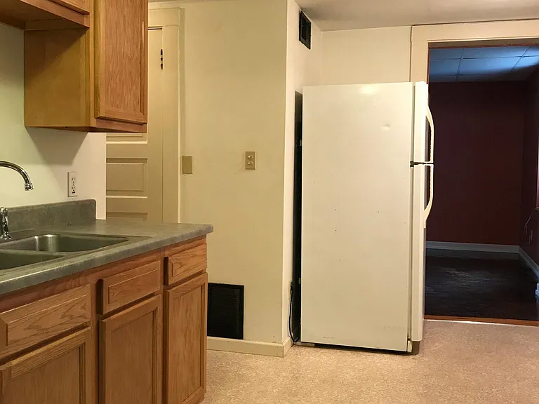 327 Maple Ave #327 — Photo 11