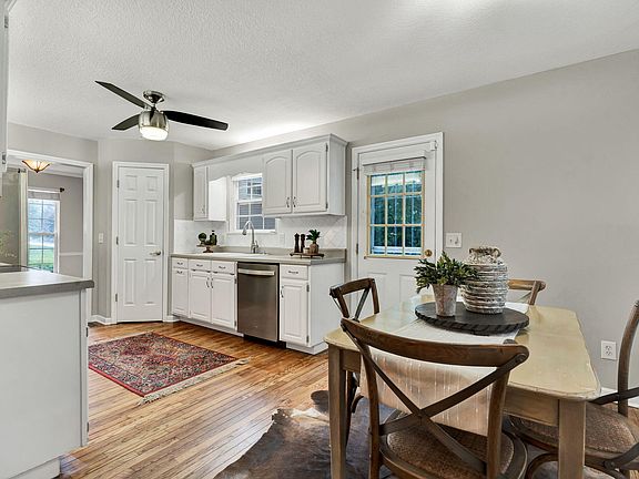 4th image of 3034 Tomahawk Cir NW