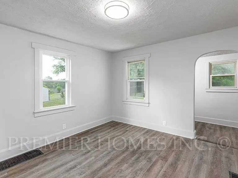 344 Fenton Ave NE — Photo 8