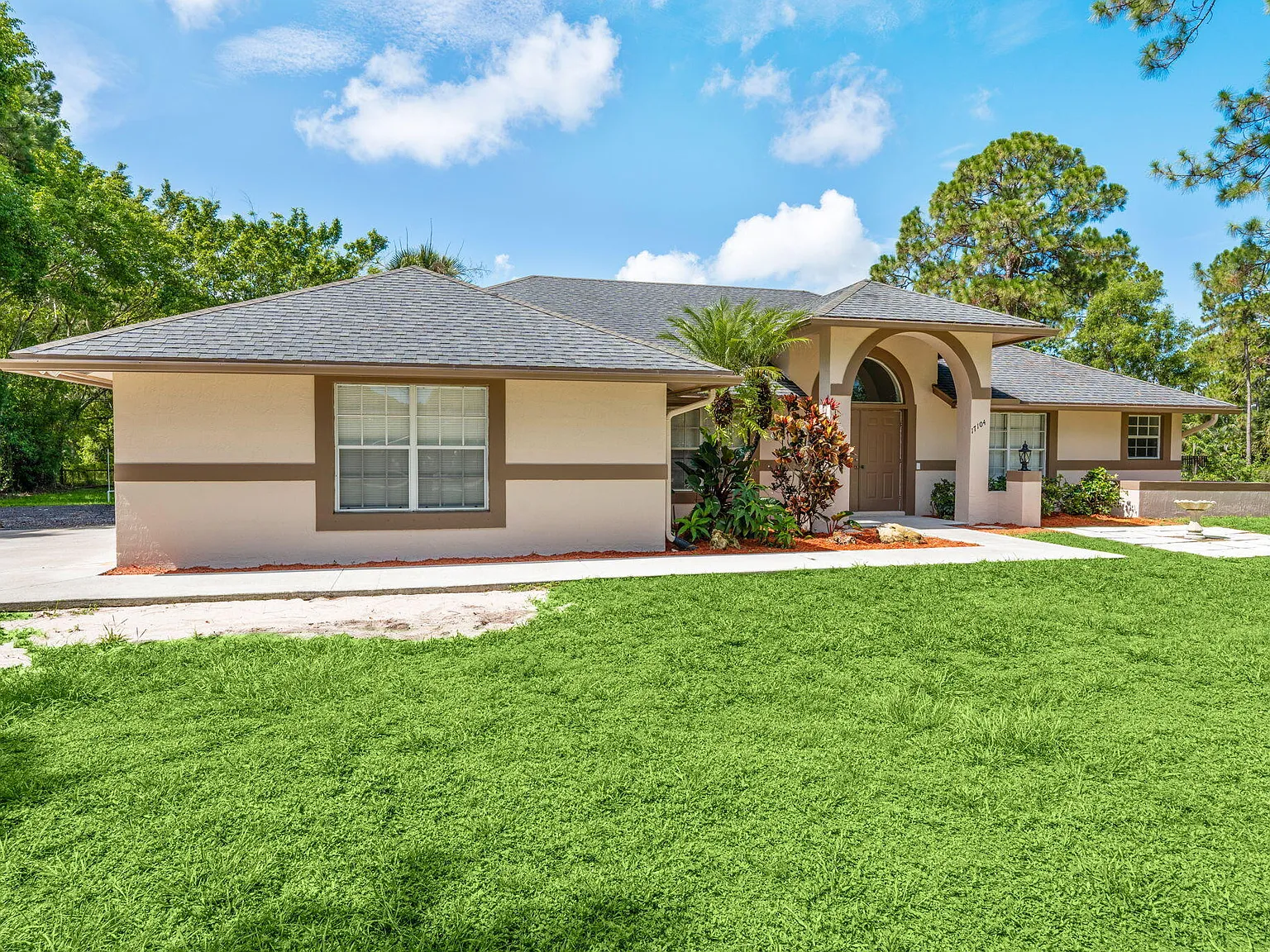 4 bed, 2.0 bath, 2256 sqft, $4,495 — Photo 2