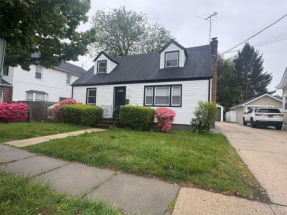 1st image of 121 Sheridan Avenue