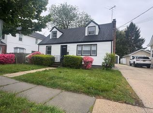 121 Sheridan Avenue, Williston Park, NY 11596