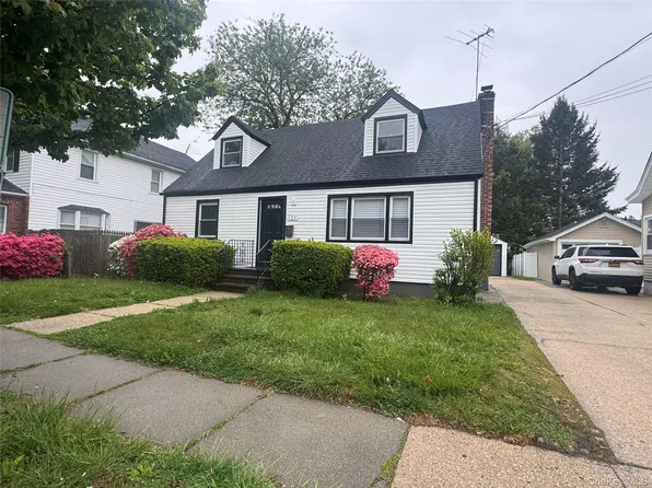 121 Sheridan Avenue, Williston Park, NY 11596