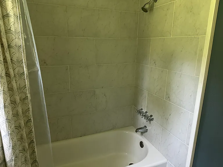 203 E Collins St — Photo 9