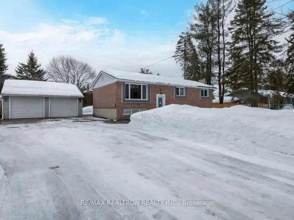 1203 Saint Vincent St, Springwater, ON L9X 0R2