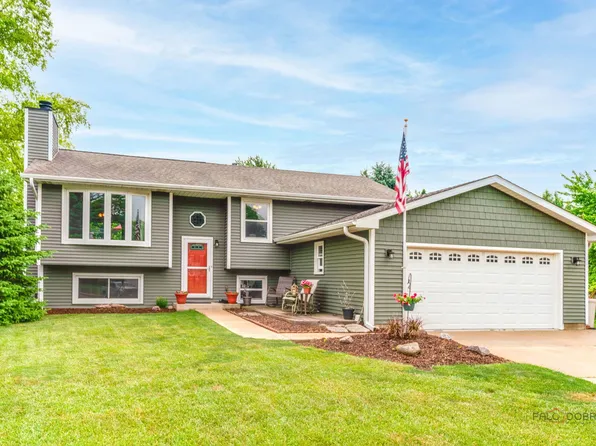 829 Colony Ct, Lindenhurst, IL 60046