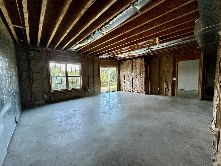 61 Hugo Dr — Photo 24