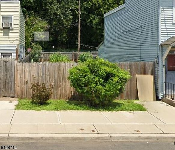 1st image of 99 Sitgreaves St